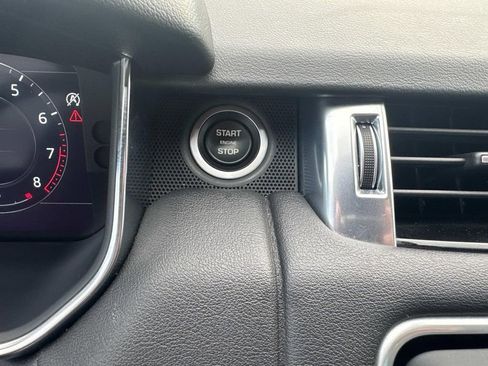 Used 2020 Land Rover Range Rover Sport SE image 28