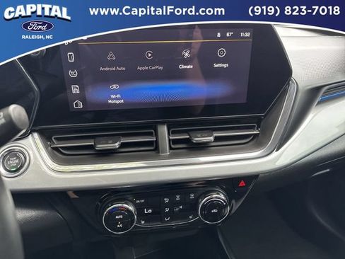 Used 2025 Chevrolet Trax LT w/ LT Convenience Package FWD image 26