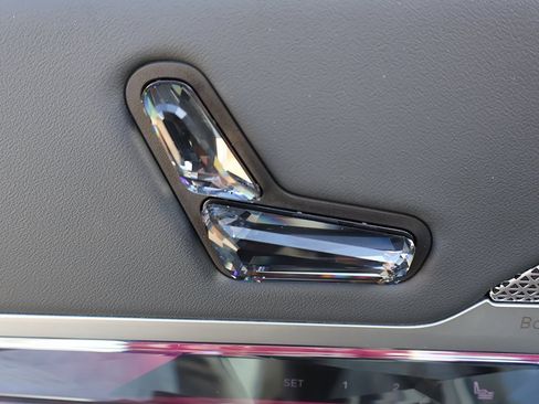 Used 2025 BMW 740i image 37