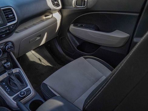 Used 2022 Hyundai Venue SEL image 26