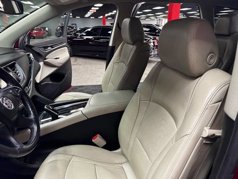 Used 2021 Buick Enclave Essence image 33