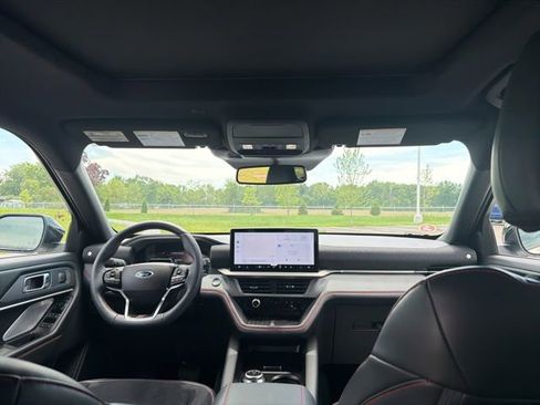 Used 2025 Ford Explorer ST AWD/4WD image 19