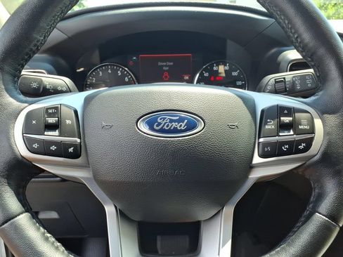Used 2023 Ford Explorer XLT w/ Equipment Group 202A AWD/4WD image 5