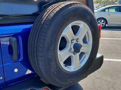 Used 2020 Jeep Wrangler Sport AWD/4WD image 13