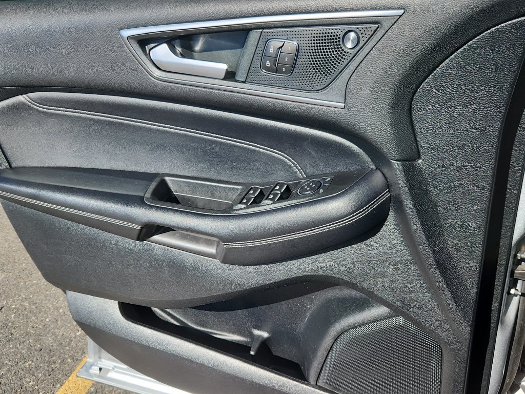 Used 2022 Ford Edge Titanium AWD/4WD image 9