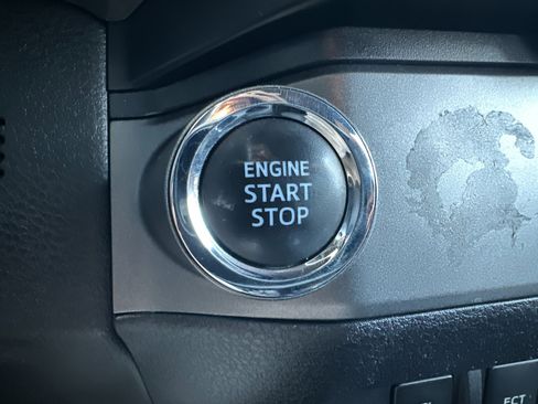 Used 2019 Toyota Tacoma 2WD Double Cab image 22