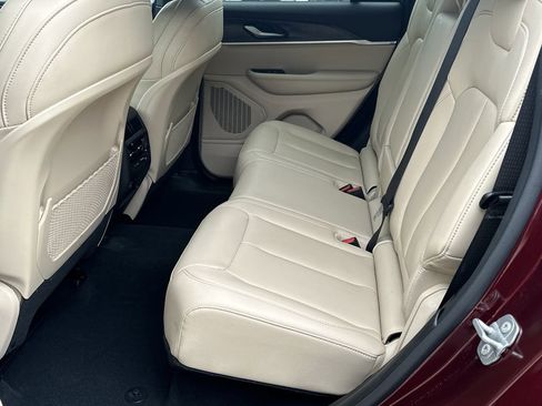 Used 2024 Jeep Grand Cherokee Limited image 22