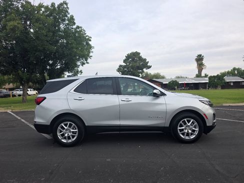 Used 2022 Chevrolet Equinox LT w/ Driver Convenience Package FWD image 3