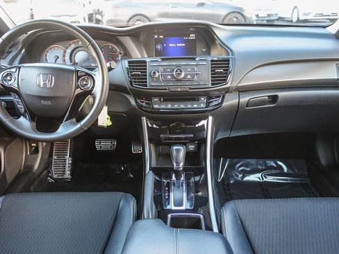 Used 2017 Honda Accord Sport image 12