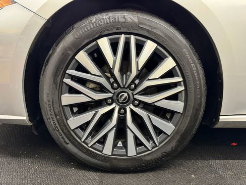 Used 2024 Nissan Altima 2.5 SV image 12