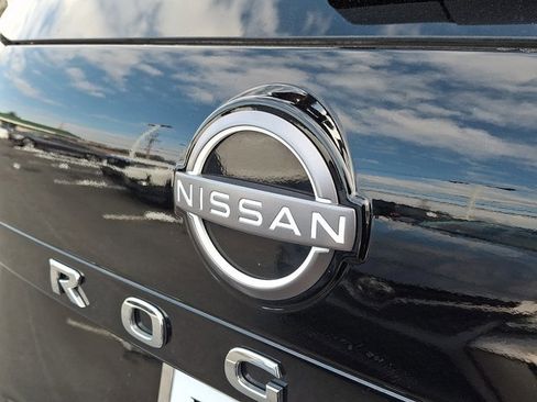 Used 2023 Nissan Rogue SV image 29