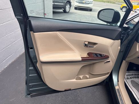 Used 2011 Toyota Venza AWD w/ Premium Pkg #2 image 16