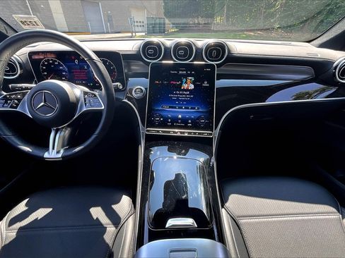 Used 2025 Mercedes-Benz GLC 300 4MATIC image 12