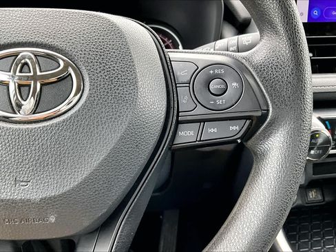 Used 2025 Toyota RAV4 XLE FWD image 25
