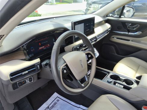 Used 2023 Lincoln Corsair Reserve w/ Equipment Group 201A FWD image 11