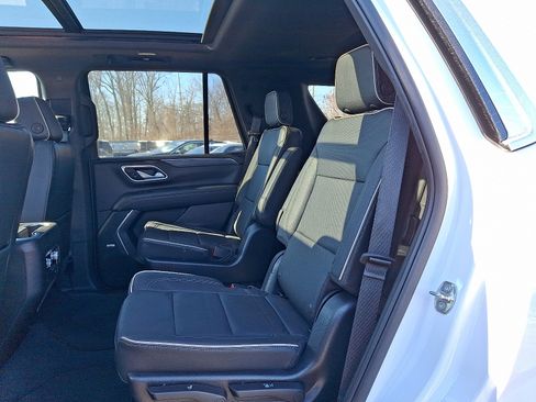 Used 2022 GMC Yukon SLT w/ SLT Premium Package image 10