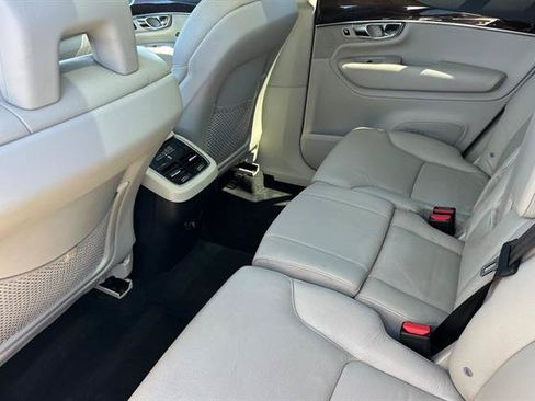 Used 2016 Volvo XC90 T6 Momentum w/ Momentum Plus Package AWD/4WD image 12