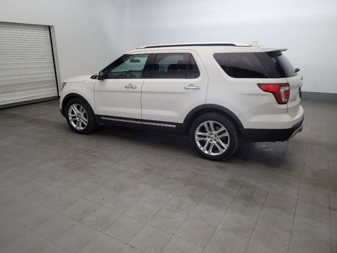 Used 2017 Ford Explorer Limited image 3