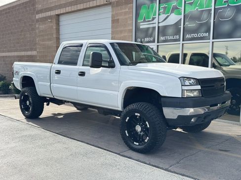 Used 2006 Chevrolet Silverado 2500 W/T w/ Skid Plate Package AWD/4WD image 7