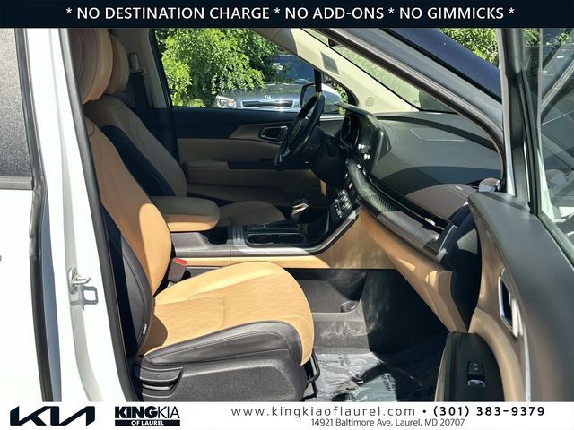 Used 2023 Kia Carnival LX FWD image 16