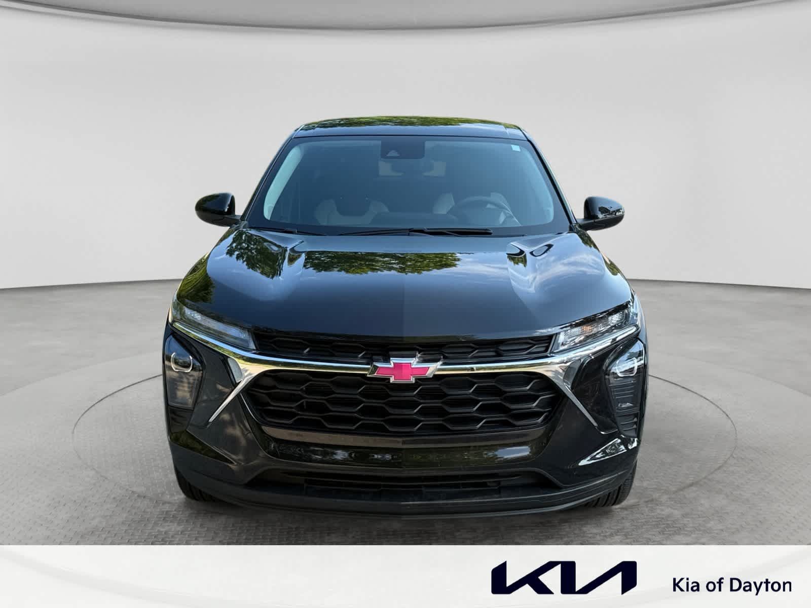 Used 2026 Chevrolet Trax LS w/ LS Convenience Package FWD image 2