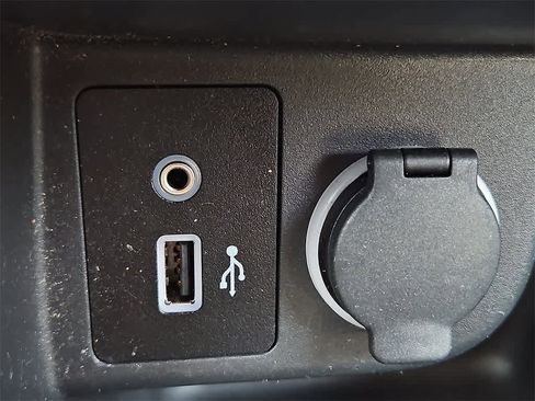 Used 2020 Nissan Kicks S image 22