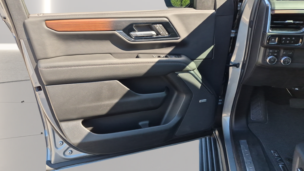 New 2026 GMC Yukon Denali w/ Sun & Power Step Package AWD/4WD image 9