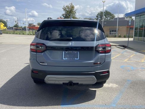 Used 2025 Honda Pilot TrailSport image 5