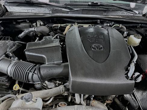 Used 2020 Toyota Tacoma SR5 AWD/4WD image 28