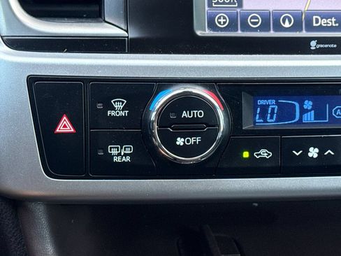Used 2018 Toyota Highlander XLE AWD/4WD image 29