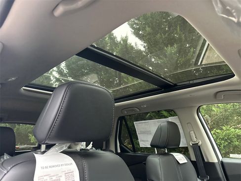 New 2025 Honda Pilot Touring image 12