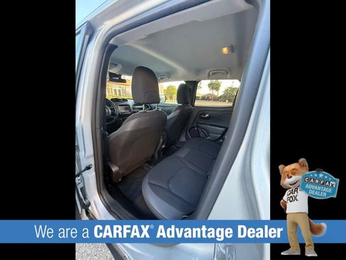 Used 2018 Jeep Renegade Altitude FWD image 6
