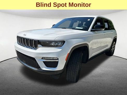 Used 2025 Jeep Grand Cherokee Limited AWD/4WD image 5