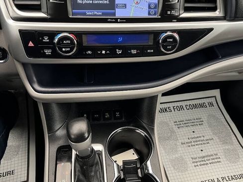 Used 2014 Toyota Highlander XLE AWD/4WD image 36