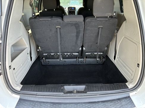 Used 2019 Dodge Grand Caravan SE FWD image 15