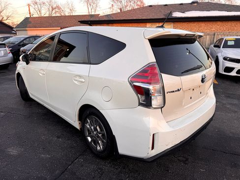 Used 2017 Toyota Prius V Three image 6