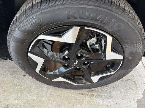 Used 2025 Kia Seltos S image 32