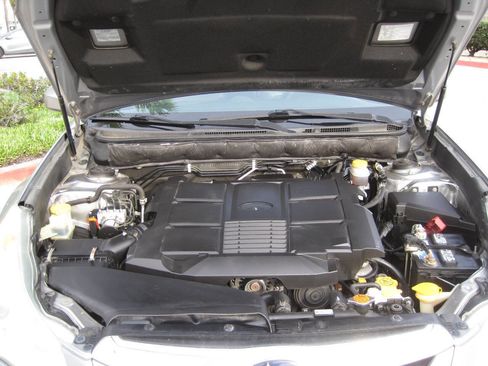 Used 2011 Subaru Outback 3.6R Limited image 14