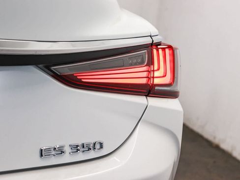 Used 2025 Lexus ES 350 w/ Accessory Package (Z2) FWD image 11