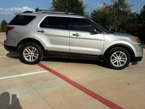 Used 2013 Ford Explorer XLT FWD image 4