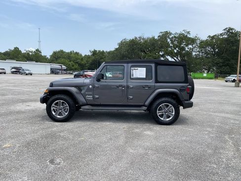 Used 2022 Jeep Wrangler Unlimited Sahara AWD/4WD image 5