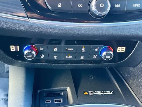 Used 2022 Buick Enclave Premium image 16