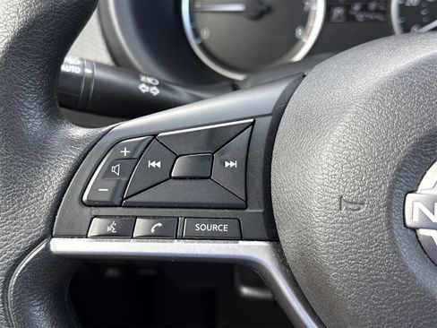 Used 2022 Nissan Kicks S image 18