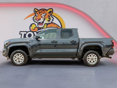 Used 2025 Toyota Tacoma SR AWD/4WD image 8