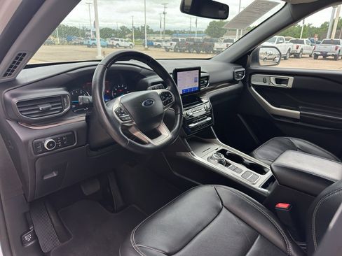 Used 2023 Ford Explorer Limited w/ Equipment Group 301A RWD image 13