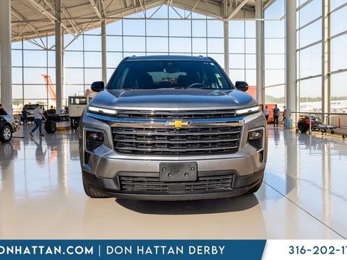 Used 2025 Chevrolet Traverse LT image 22