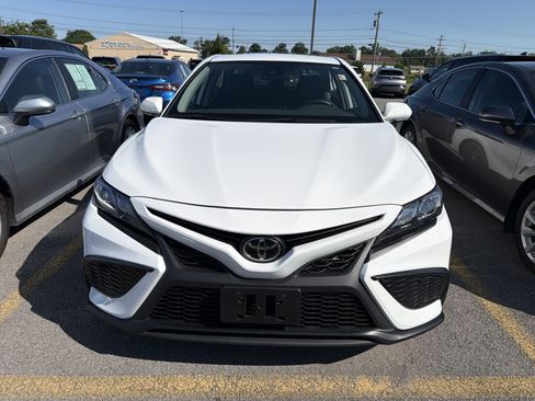 Used 2024 Toyota Camry SE w/ Cold Weather Package FWD image 3