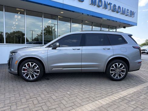 Used 2024 Cadillac XT6 Sport w/ Technology Package AWD/4WD image 2