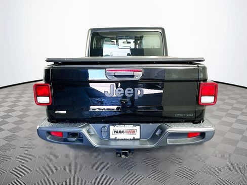 Certified 2020 Jeep Gladiator Sport AWD/4WD image 10