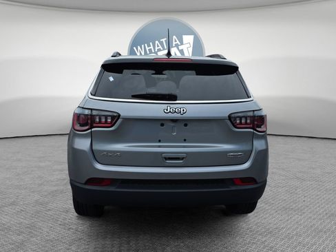 Used 2020 Jeep Compass Latitude w/ Cold Weather Group AWD/4WD image 5